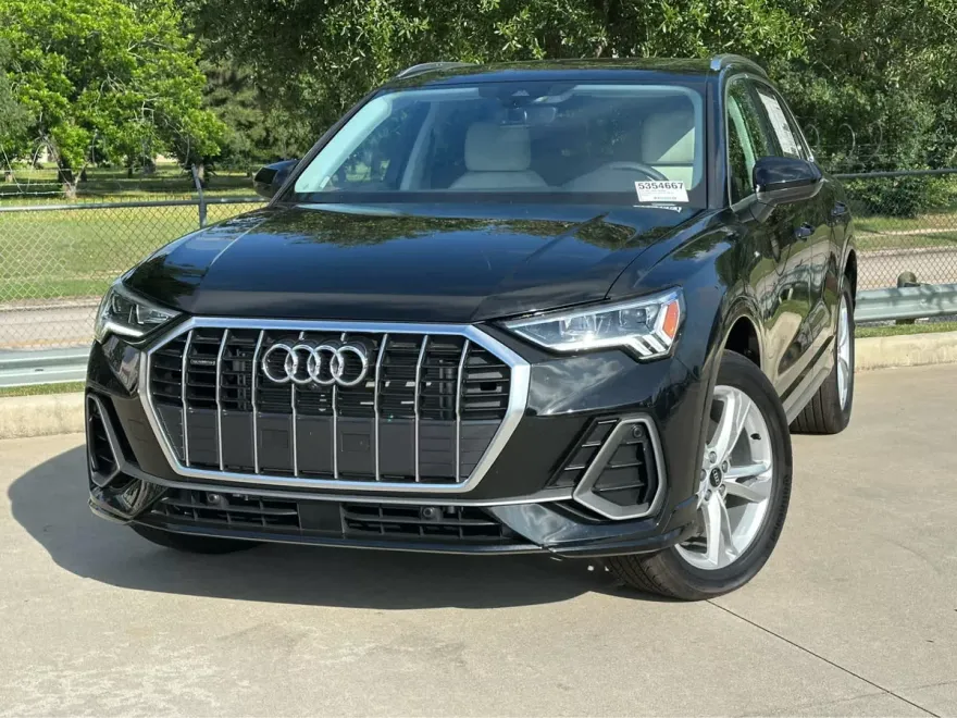 2024 Audi Q3 45 TFSI S line Premium photo 1