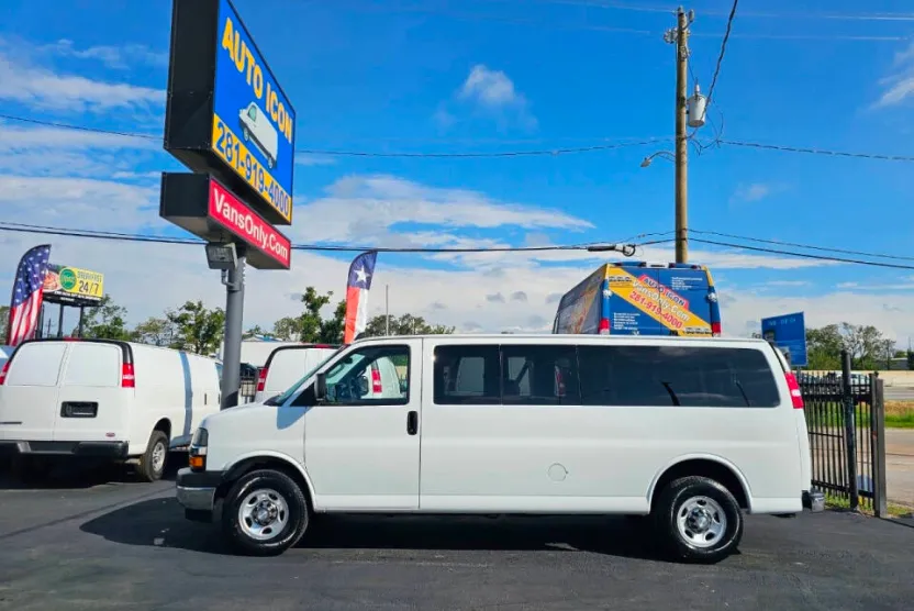 2019 Chevrolet Express LT 3500 Passenger photo 1