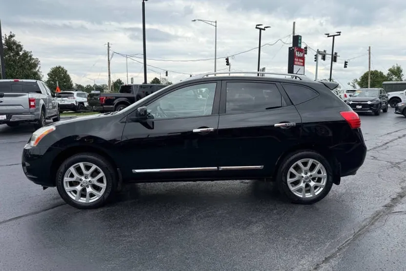 2011 Nissan Rogue SV photo 1