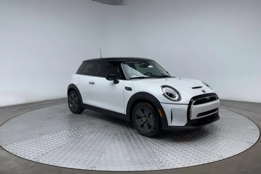 2024 Mini Cooper 2 Door Hardtop SE photo 1