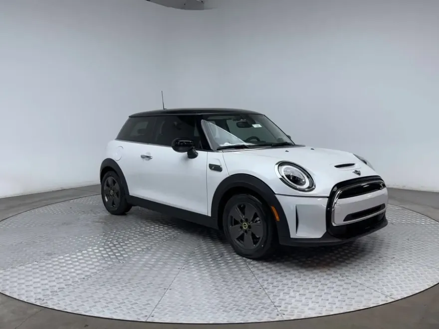 2024 Mini Cooper 2 Door Hardtop SE photo 1