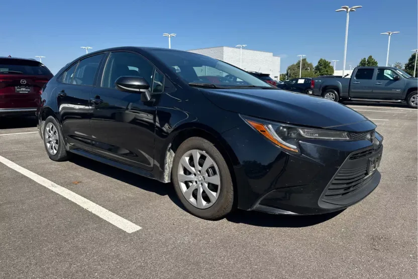 2024 Toyota Corolla LE photo 1