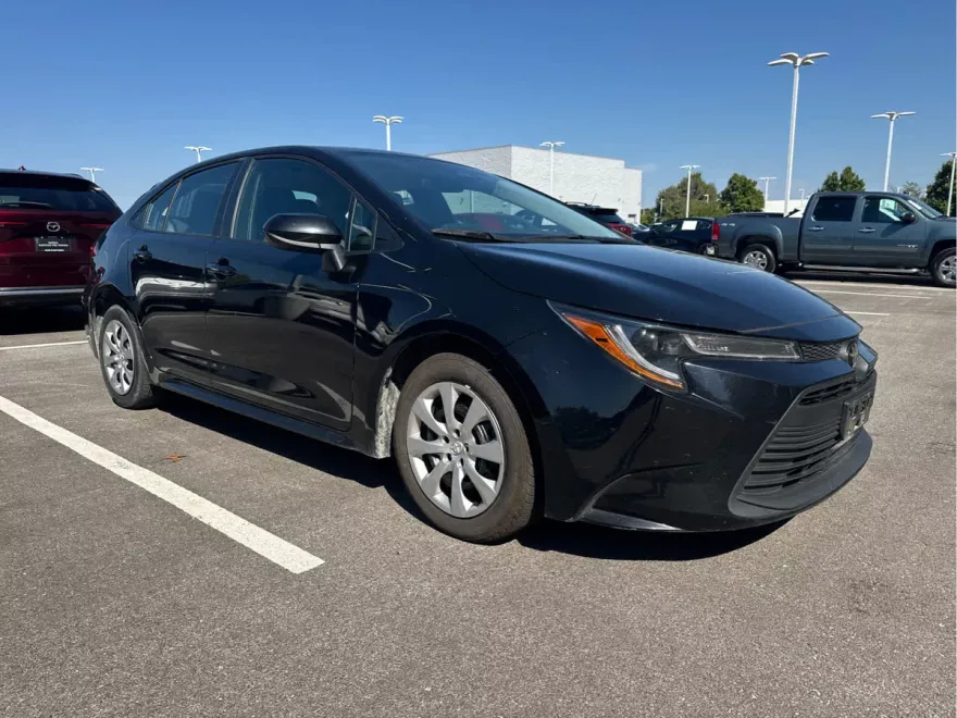 2024 Toyota Corolla LE photo 1