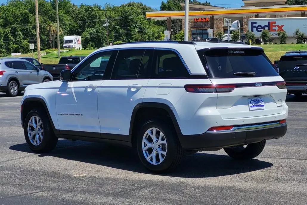 2022 Jeep Grand Cherokee Limited photo 1