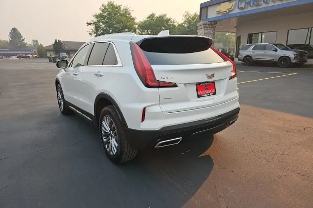 2024 Cadillac XT4 Premium Luxury photo 1