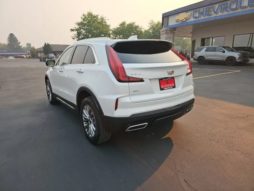 2024 Cadillac XT4 Premium Luxury photo 1
