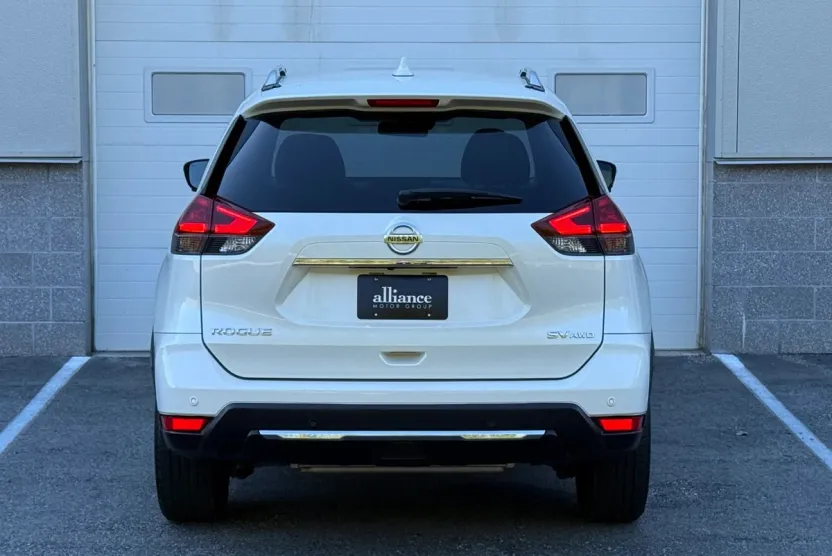2019 Nissan Rogue SV photo 1