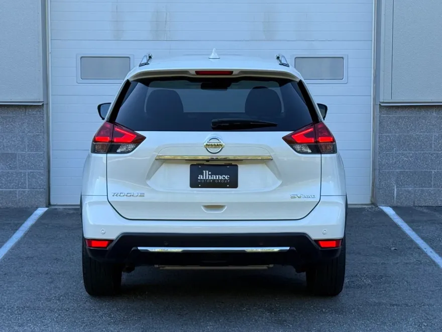 2019 Nissan Rogue SV photo 1