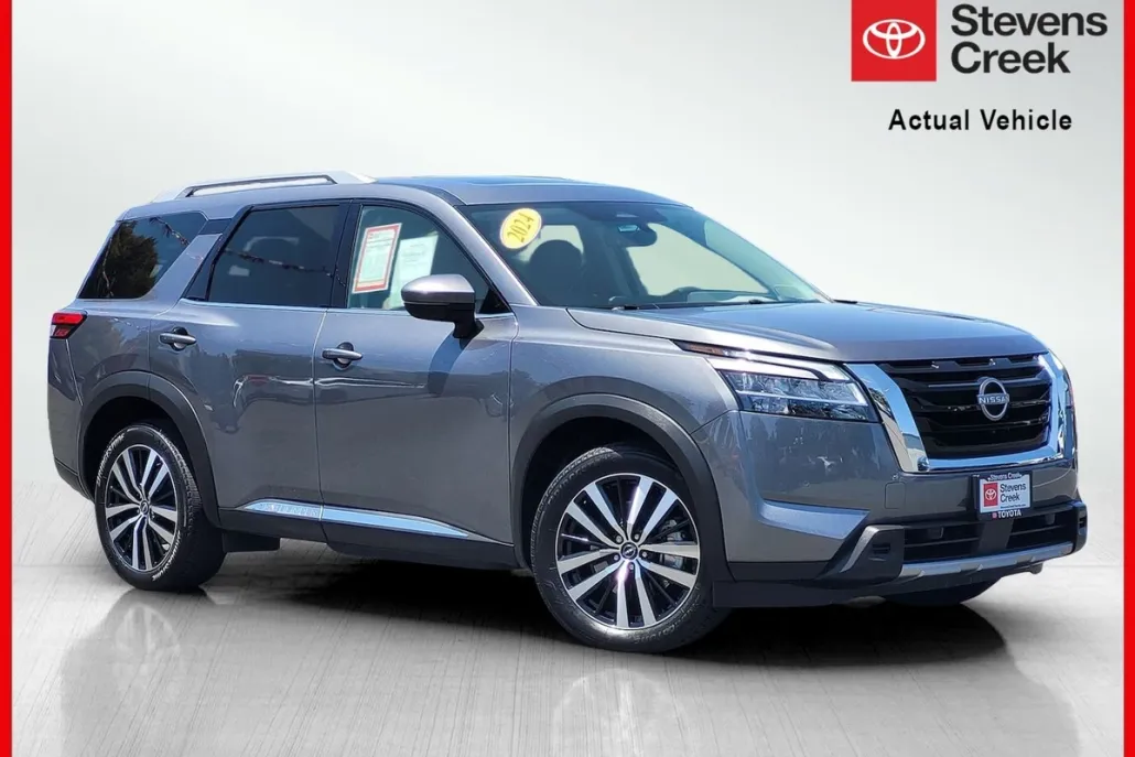 2024 Nissan Pathfinder Platinum photo 1