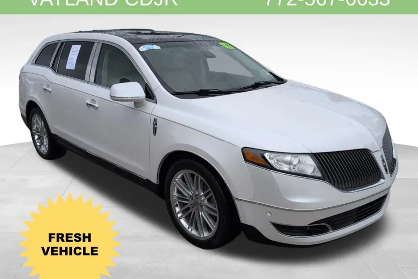 2016 Lincoln MKT EcoBoost photo 1