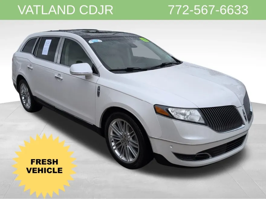 2016 Lincoln MKT EcoBoost photo 1