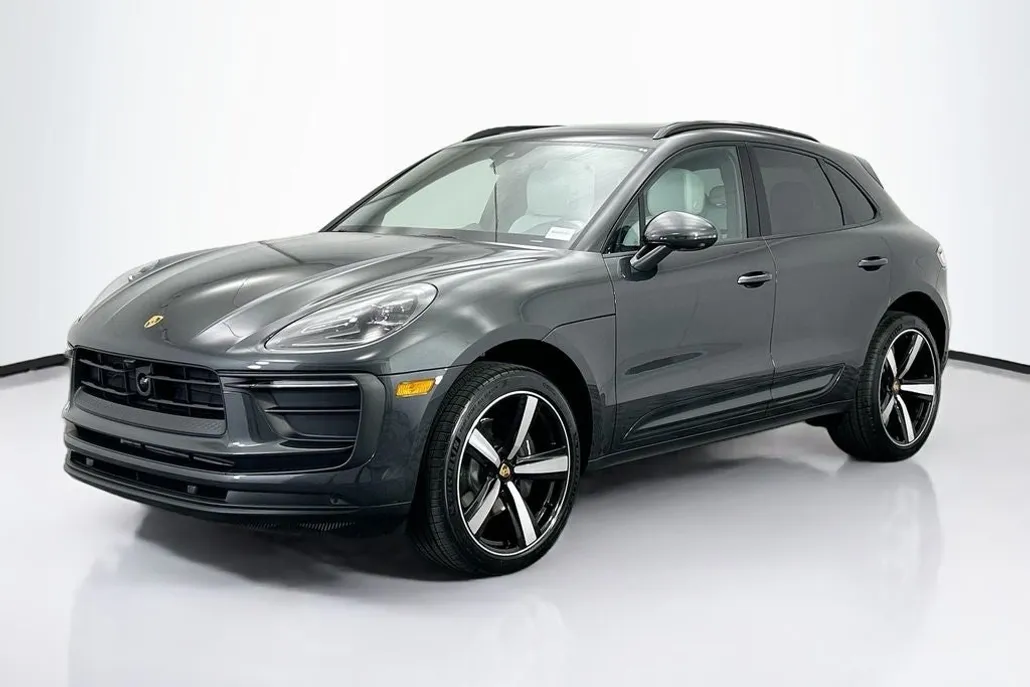 2026 Porsche Macan Base photo 1