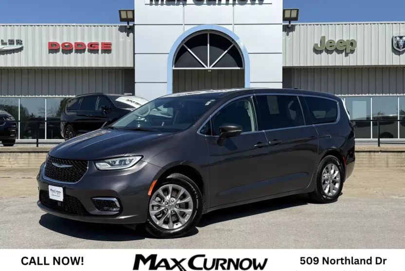2023 Chrysler Pacifica Touring L photo 1