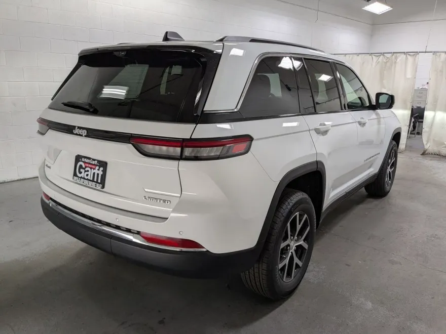 2025 Jeep Grand Cherokee Limited photo 1