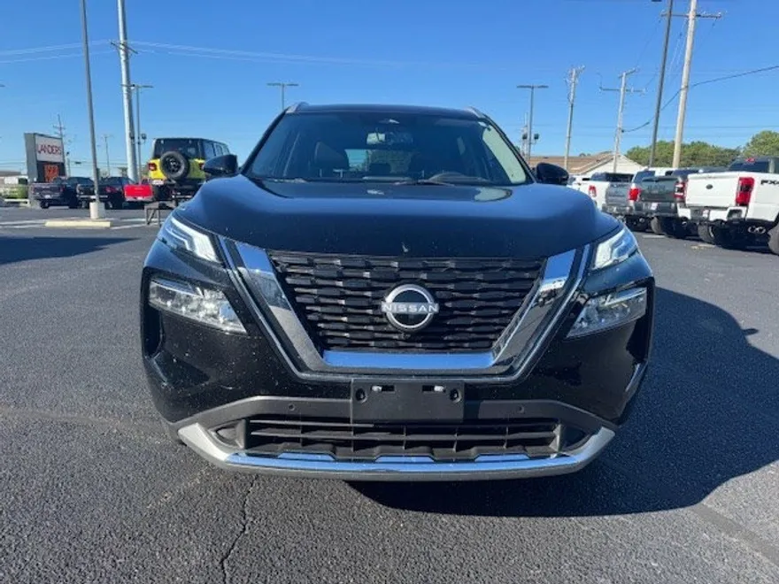 2023 Nissan Rogue Platinum photo 1