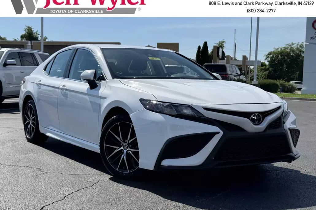 2024 Toyota Camry SE photo 1