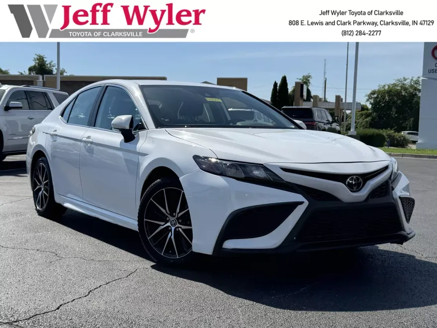 2024 Toyota Camry SE photo 1