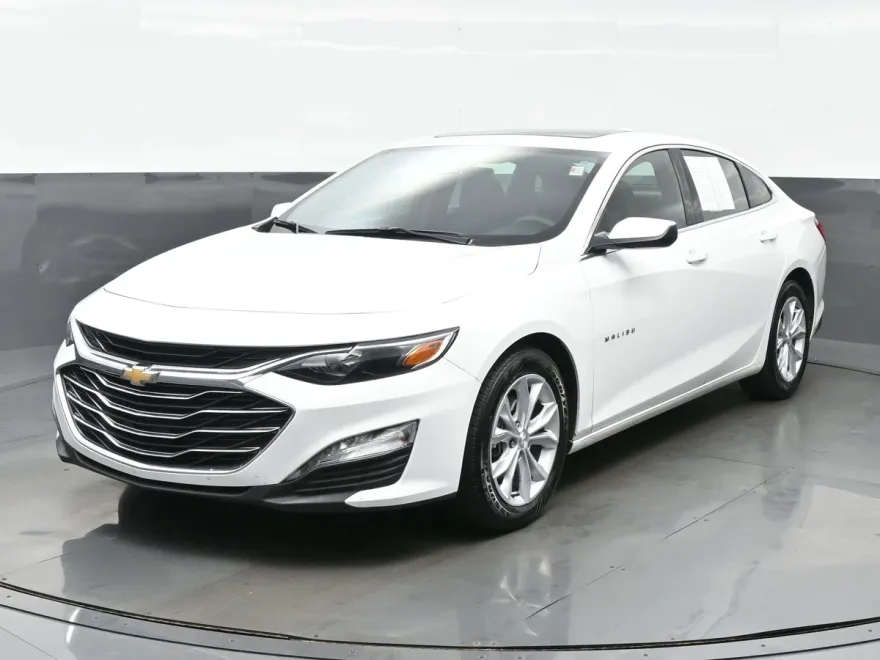 2024 Chevrolet Malibu 1LT photo 1