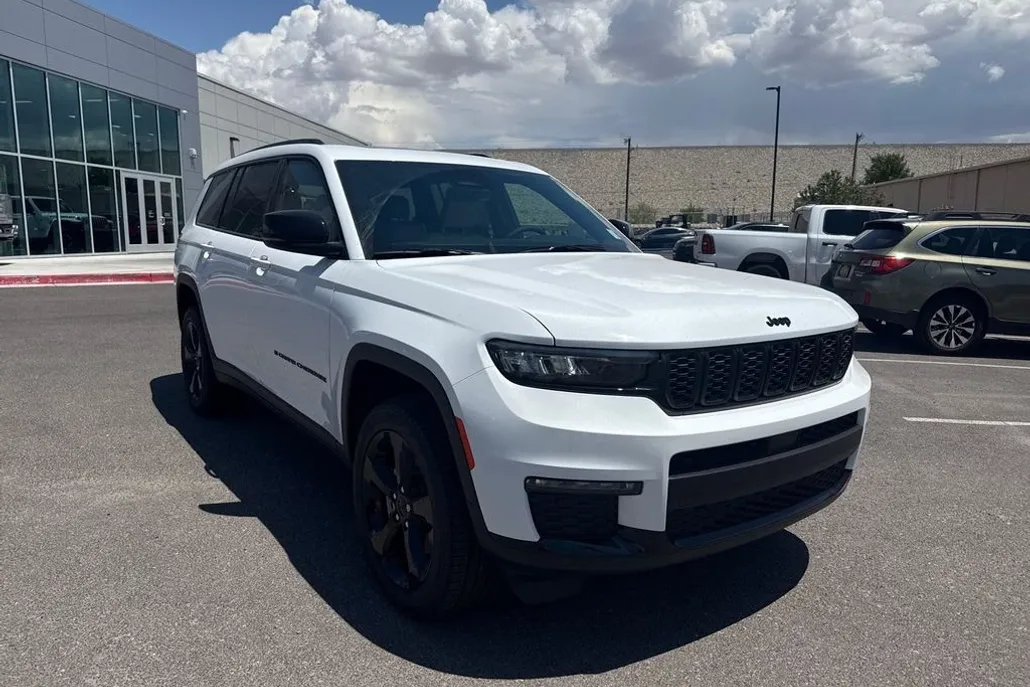 2025 Jeep Grand Cherokee Limited photo 1
