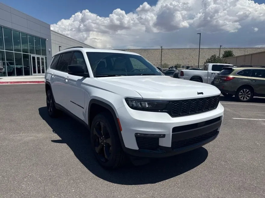 2025 Jeep Grand Cherokee Limited photo 1