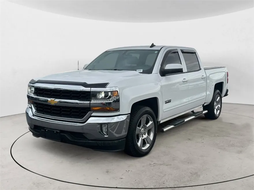 2017 Chevrolet Silverado 1500 LT photo 1