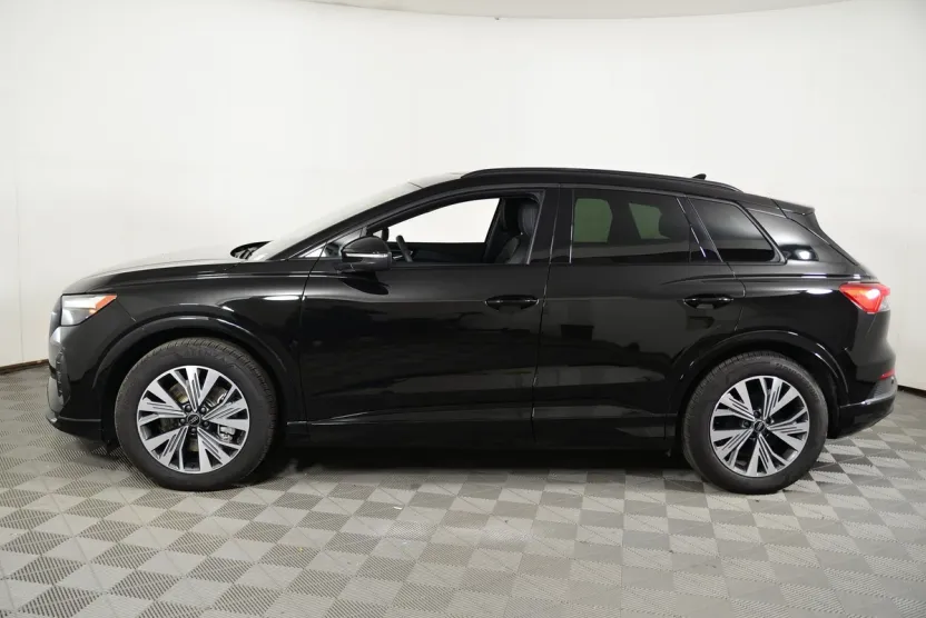 2025 Audi Q4 E-tron Premium photo 1