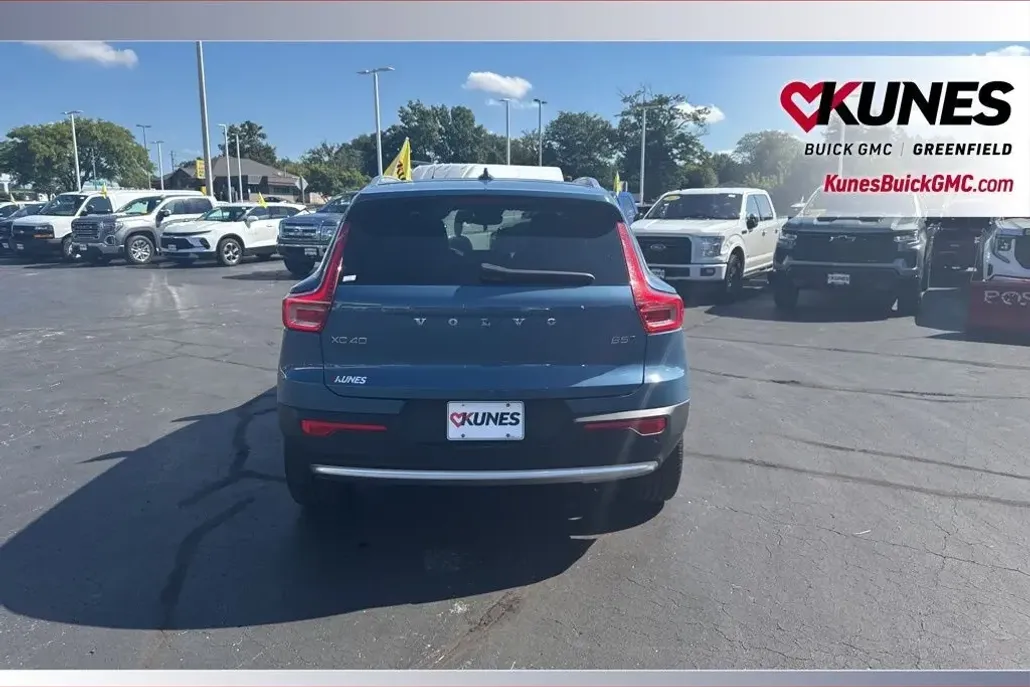 2024 Volvo XC40 Core photo 1
