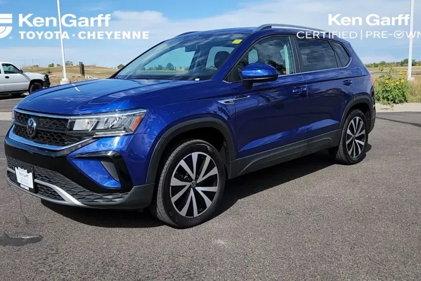 2022 Volkswagen Taos SE photo 1