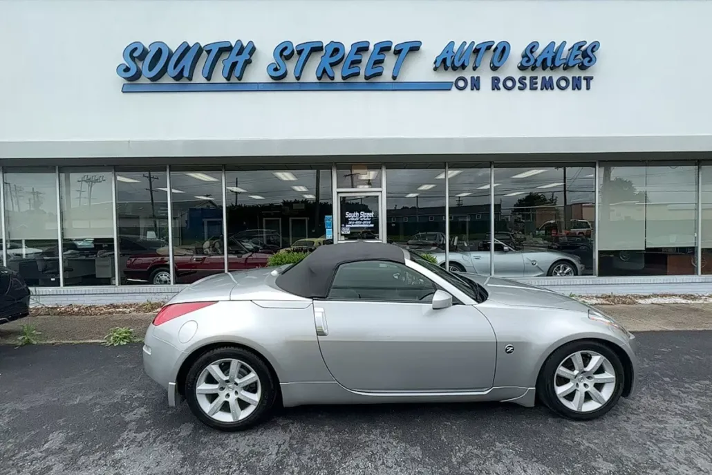 2004 Nissan 350Z Touring photo 1
