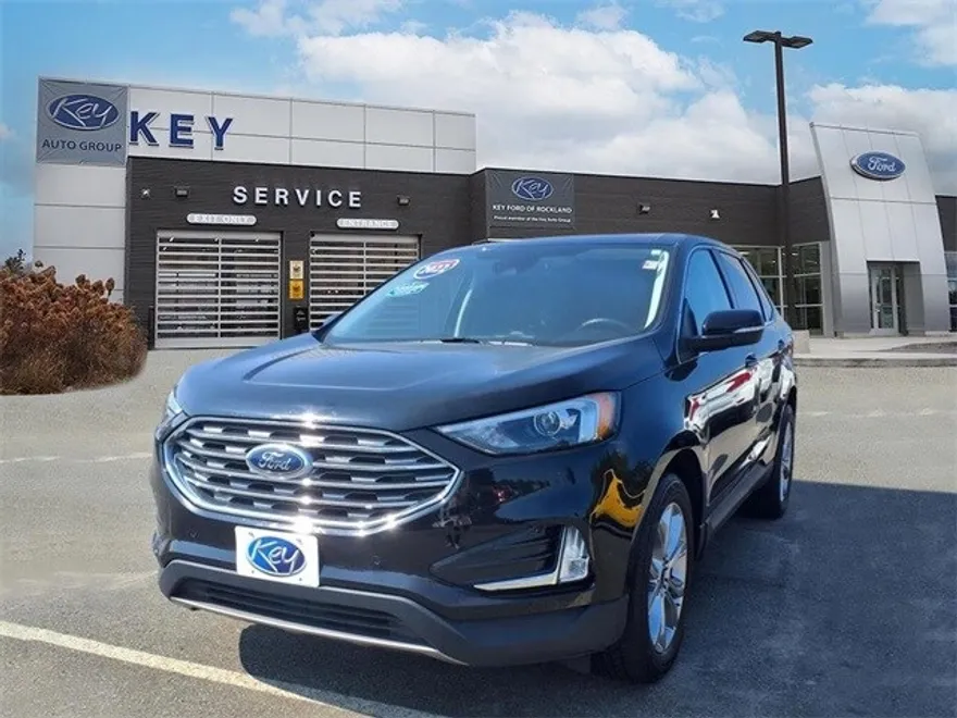 2022 Ford Edge Titanium photo 1
