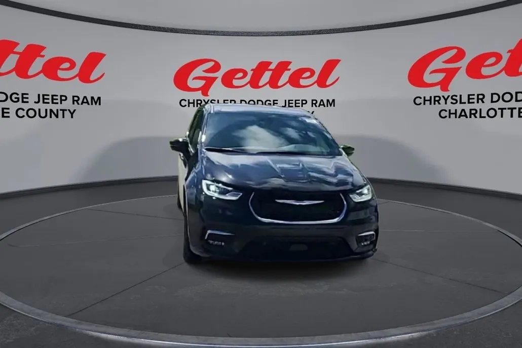 2026 Chrysler Pacifica photo 1