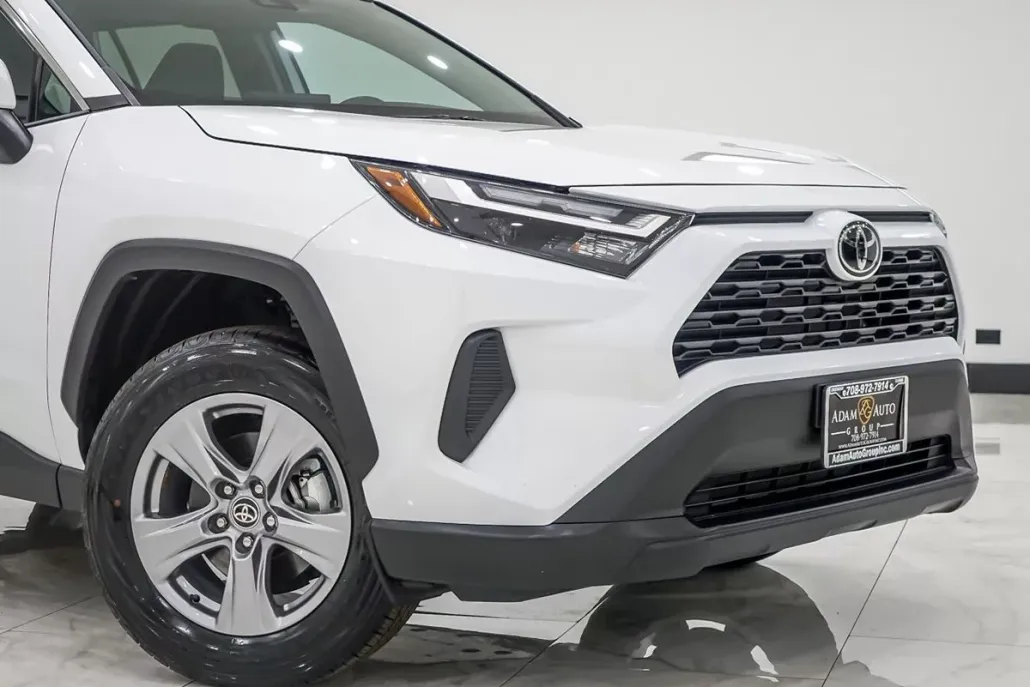 2025 Toyota RAV4 XLE photo 1