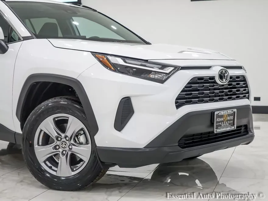 2025 Toyota RAV4 XLE photo 1