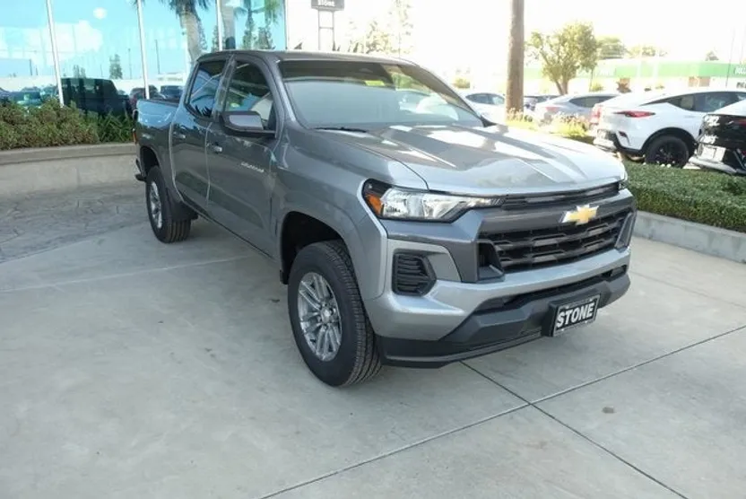 2025 Chevrolet Colorado Work Truck LT photo 1