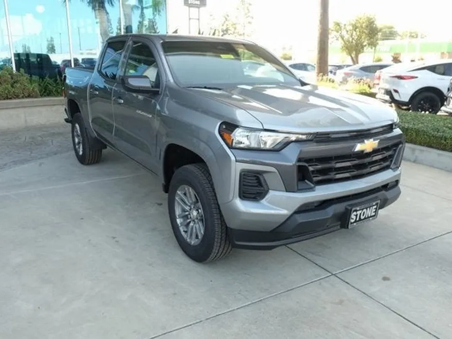 2025 Chevrolet Colorado Work Truck LT photo 1