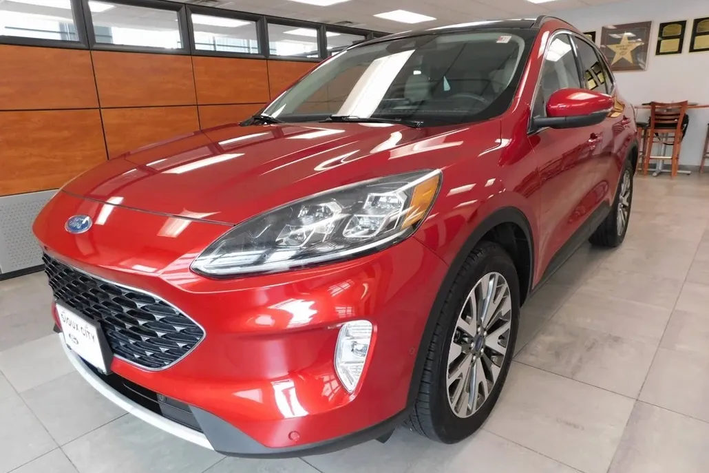 2020 Ford Escape Titanium photo 1