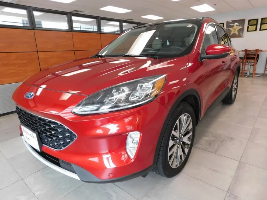 2020 Ford Escape Titanium photo 1