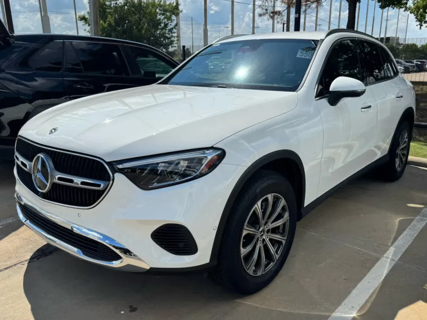 2025 Mercedes Benz GLC 300 photo 1