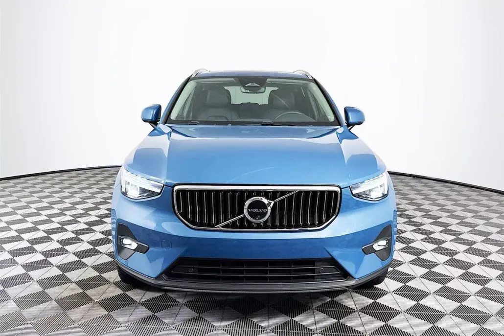 2024 Volvo XC40 Plus photo 1
