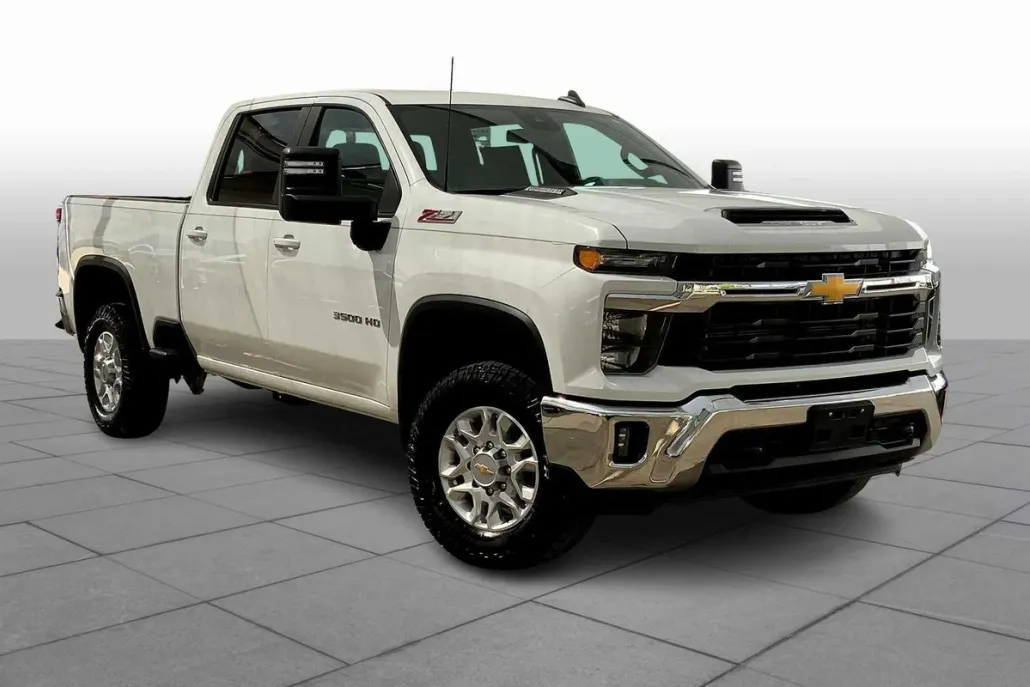 2024 Chevrolet Silverado 3500HD LT photo 1