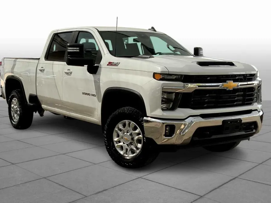 2024 Chevrolet Silverado 3500HD LT photo 1