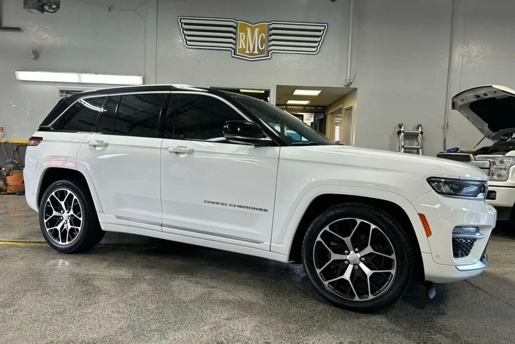 2022 Jeep Grand Cherokee Summit Reserve photo 1