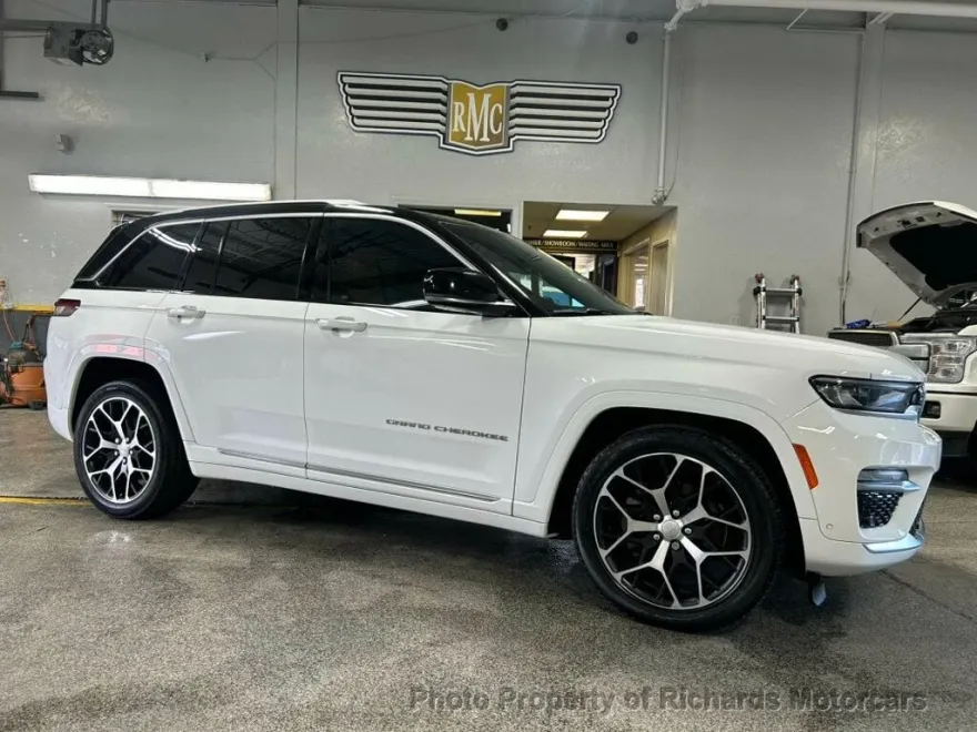 2022 Jeep Grand Cherokee Summit Reserve photo 1