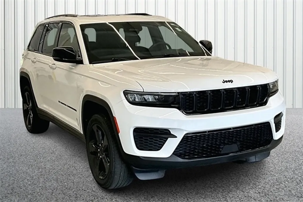 2023 Jeep Grand Cherokee Laredo photo 1