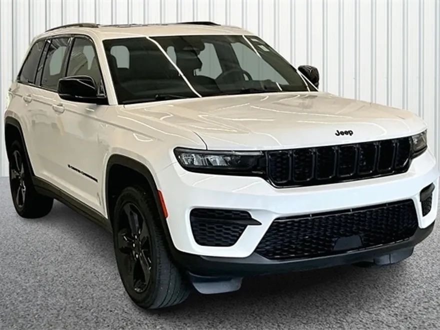 2023 Jeep Grand Cherokee Laredo photo 1