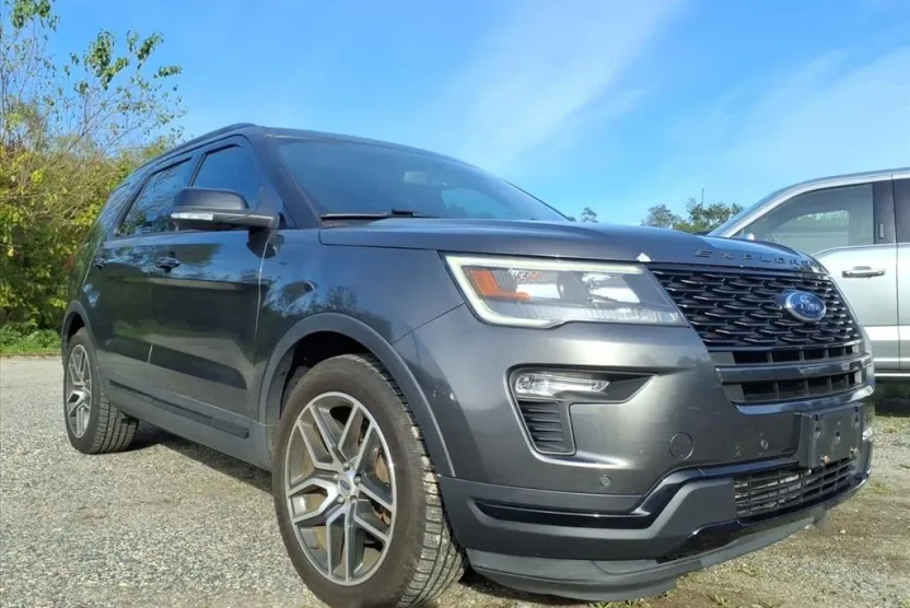 2018 Ford Explorer Sport photo 1