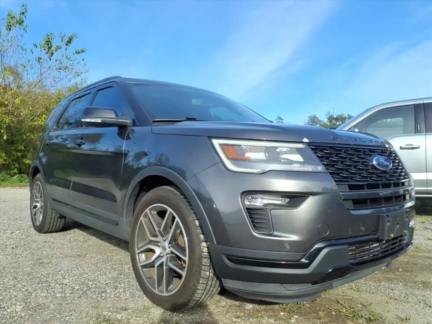 2018 Ford Explorer Sport photo 1