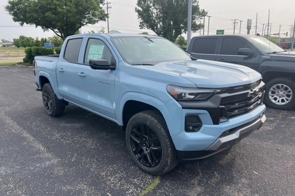 2025 Chevrolet Colorado Z71 photo 1