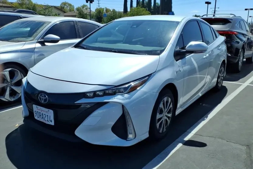 2022 Toyota Prius Prime XLE photo 1