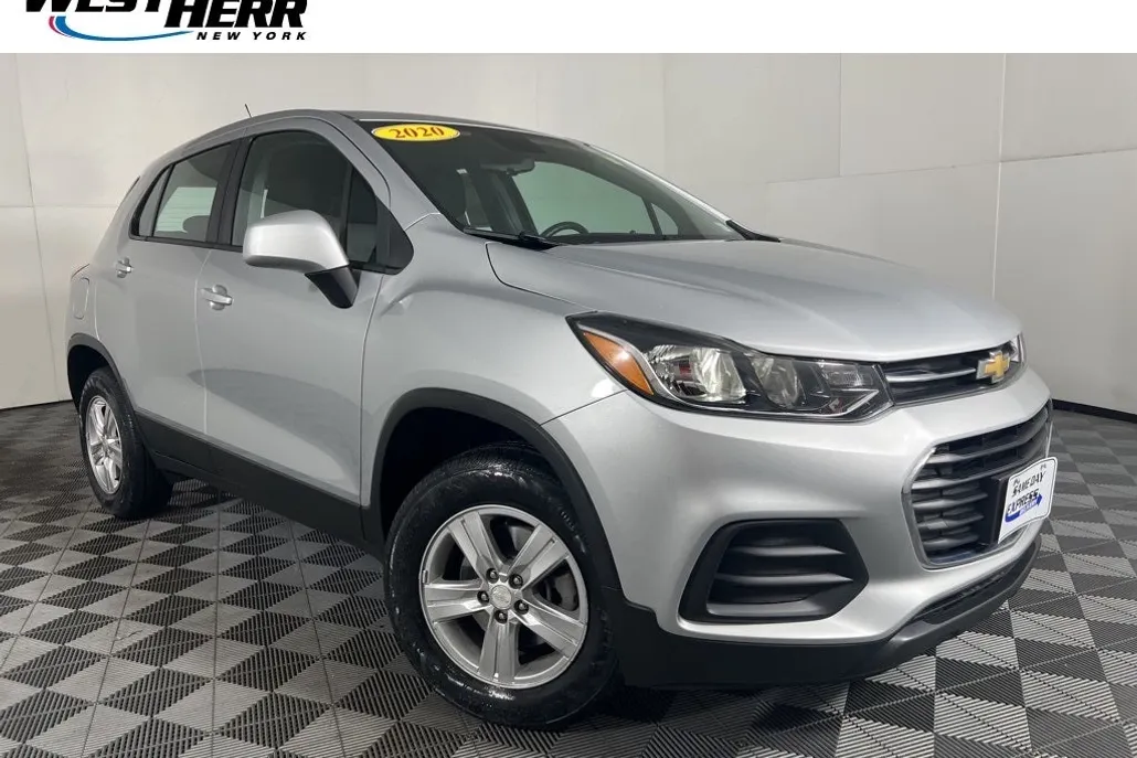 2020 Chevrolet Trax LS photo 1